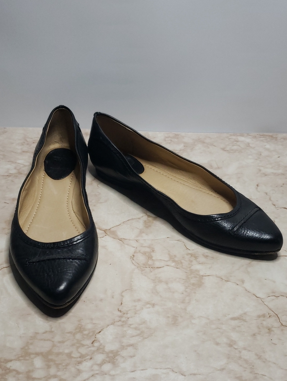 Frye Women's Black Pointed-Toe Ballet Flats - Classic Everyday Style Size 8